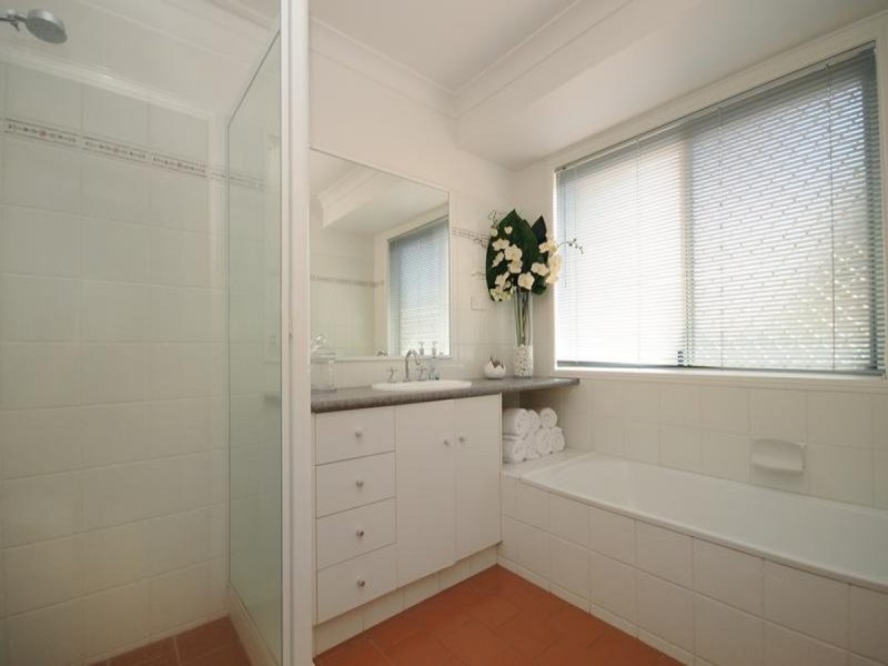 12 Poinsettia Court, Middle Ridge QLD 4350