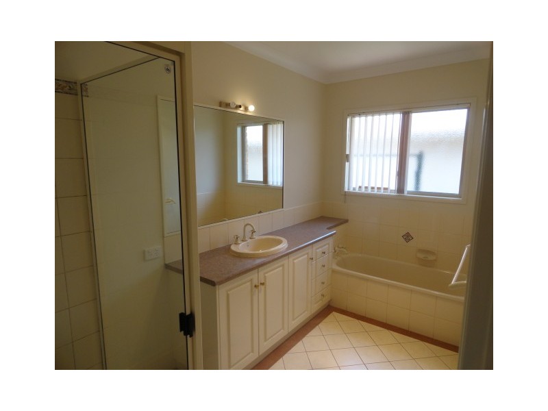 1/239 Nelson Street, Kearneys Spring QLD 4350