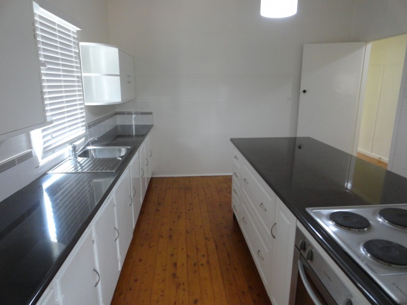 28 Collins Street, Mount Lofty QLD 4350