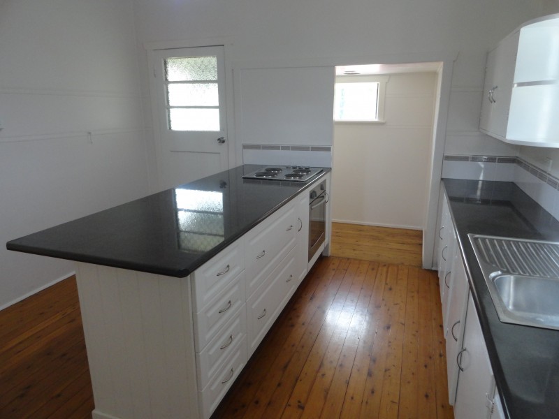 28 Collins Street, Mount Lofty QLD 4350