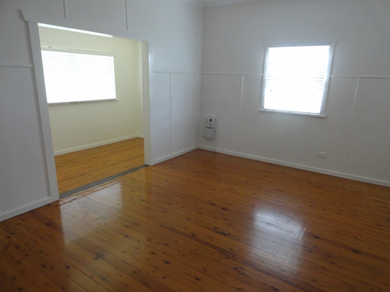 28 Collins Street, Mount Lofty QLD 4350