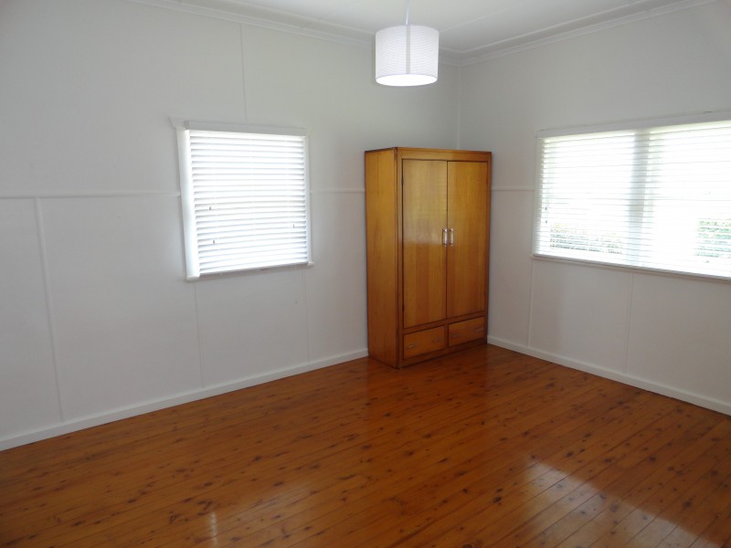 28 Collins Street, Mount Lofty QLD 4350