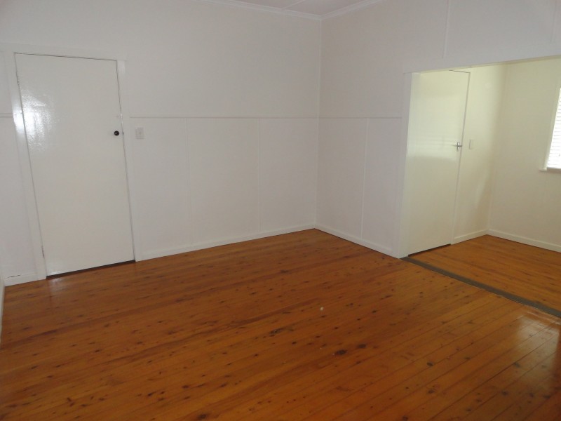 28 Collins Street, Mount Lofty QLD 4350