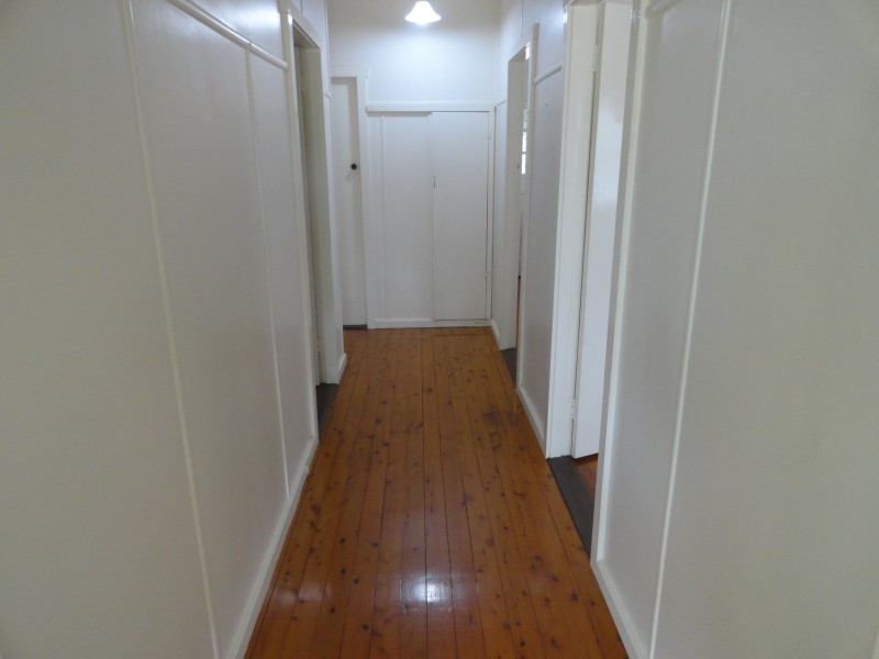 28 Collins Street, Mount Lofty QLD 4350