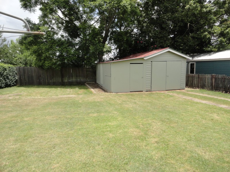 28 Collins Street, Mount Lofty QLD 4350