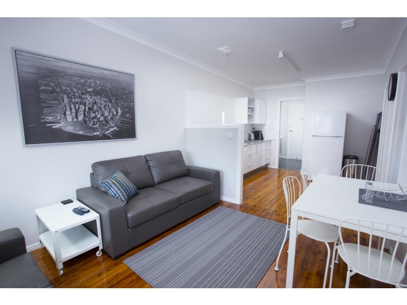 2/214 Long Street, South Toowoomba QLD 4350