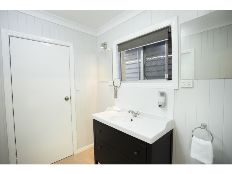 2/214 Long Street, South Toowoomba QLD 4350
