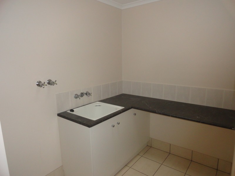 4/320 South Street, Harristown QLD 4350