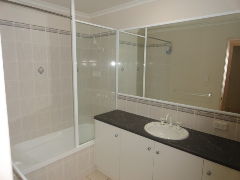 4/320 South Street, Harristown QLD 4350