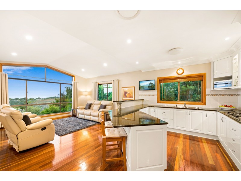 6 Balmoral Close, Mount Lofty QLD 4350