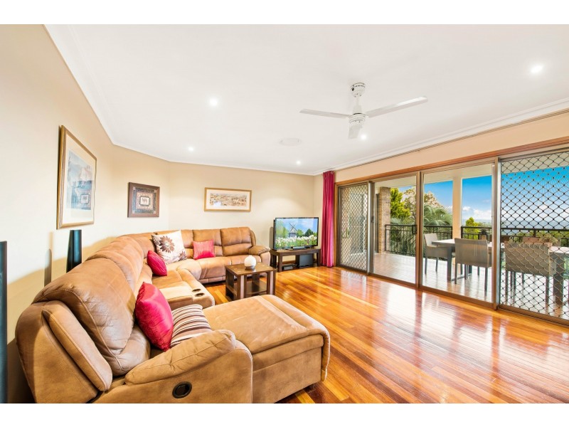 6 Balmoral Close, Mount Lofty QLD 4350