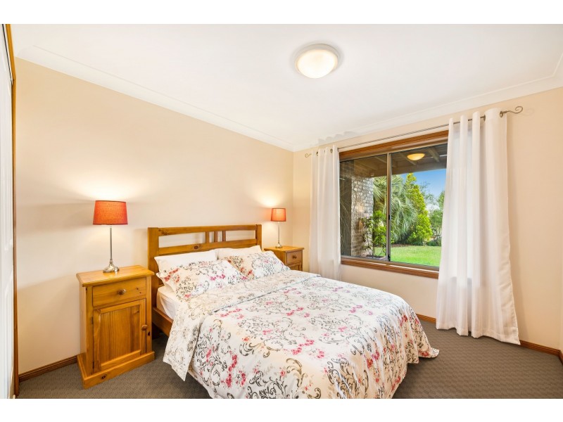 6 Balmoral Close, Mount Lofty QLD 4350