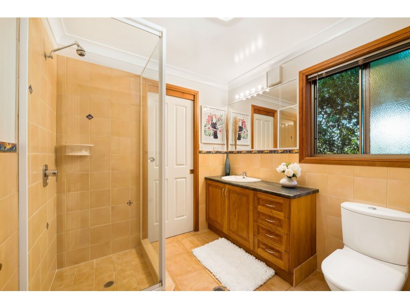 6 Balmoral Close, Mount Lofty QLD 4350