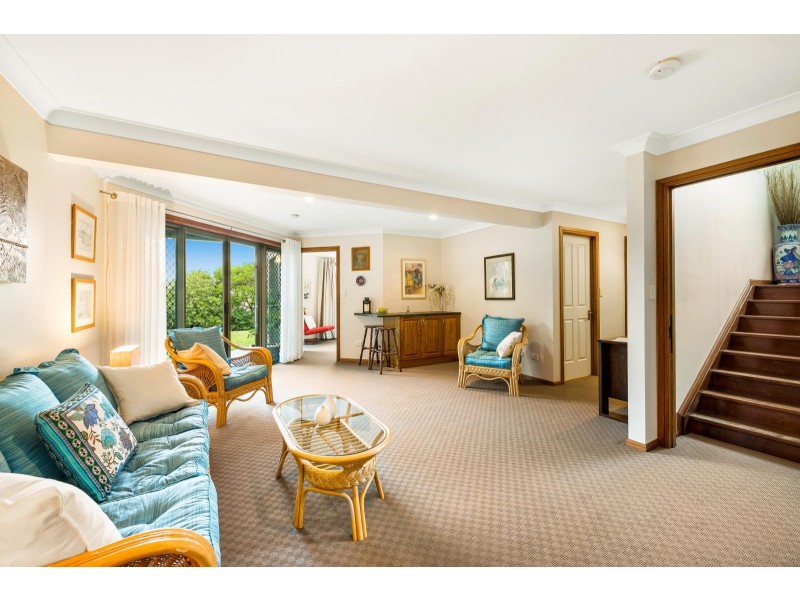 6 Balmoral Close, Mount Lofty QLD 4350