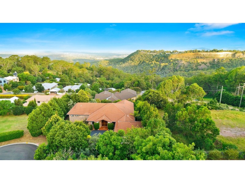 6 Balmoral Close, Mount Lofty QLD 4350