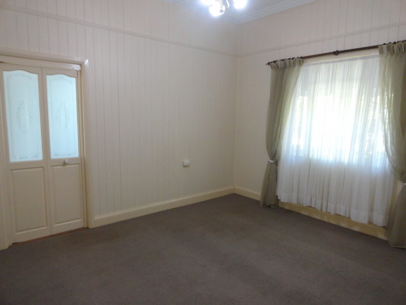 9 Clairmont Street, Newtown QLD 4350