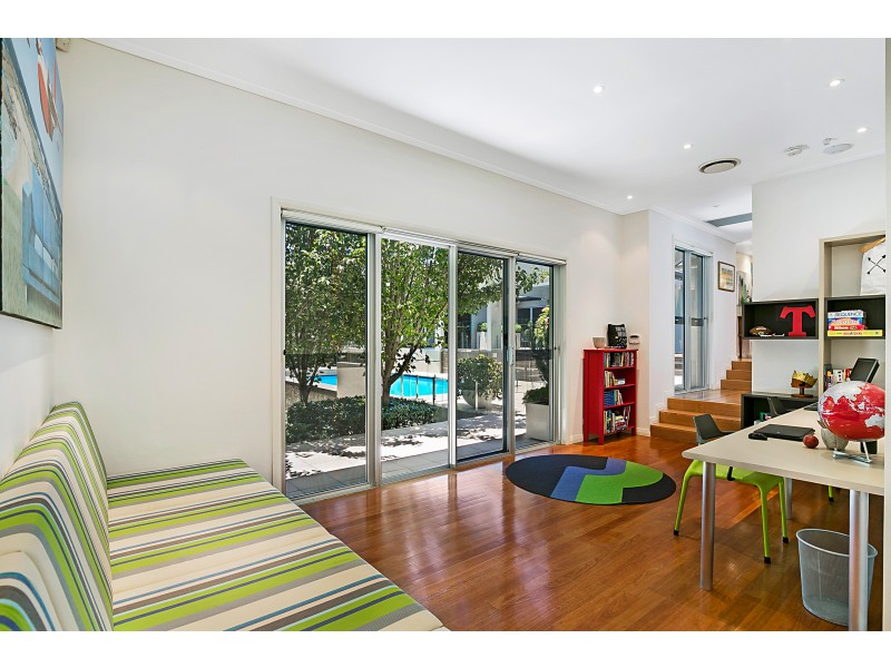 11 Bridge Street, Mount Lofty QLD 4350