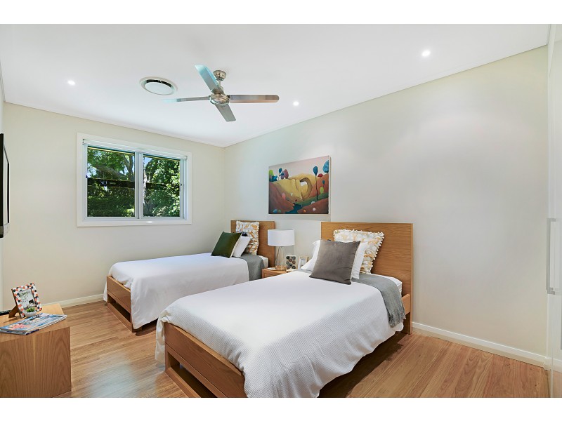 11 Bridge Street, Mount Lofty QLD 4350