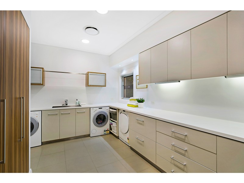 11 Bridge Street, Mount Lofty QLD 4350
