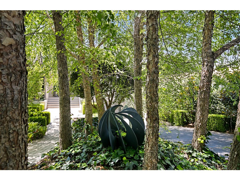 11 Bridge Street, Mount Lofty QLD 4350