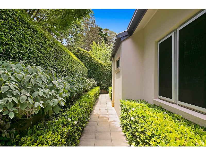 11 Bridge Street, Mount Lofty QLD 4350