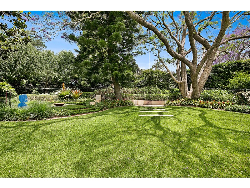 11 Bridge Street, Mount Lofty QLD 4350