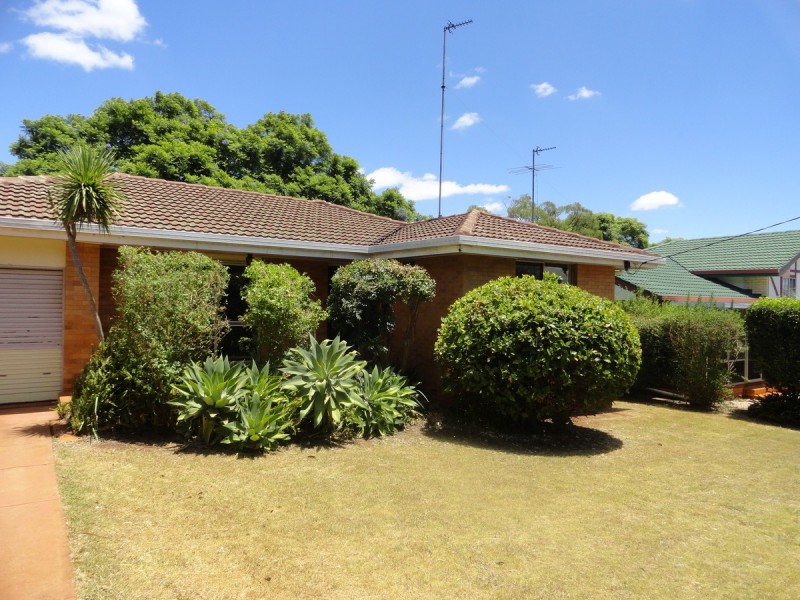 8 Weller Street, Rangeville QLD 4350