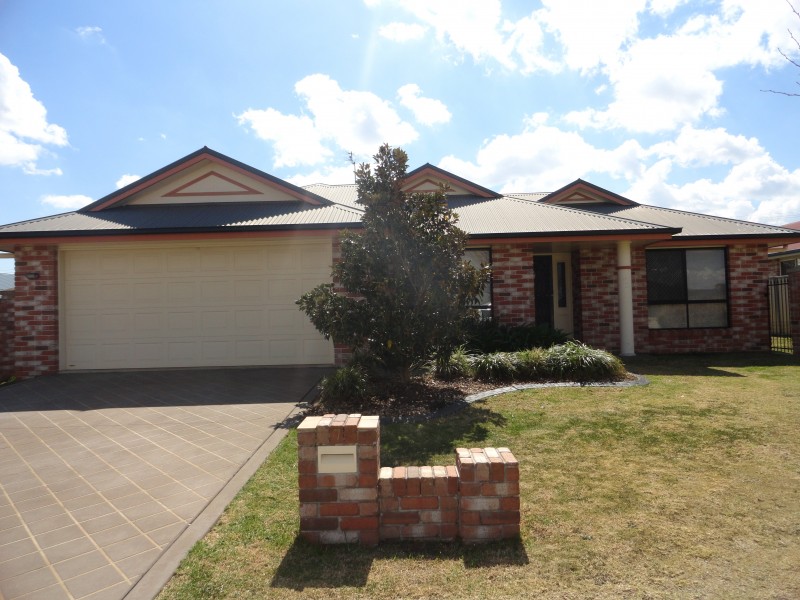 7 Patron Crescent, Glenvale QLD 4350