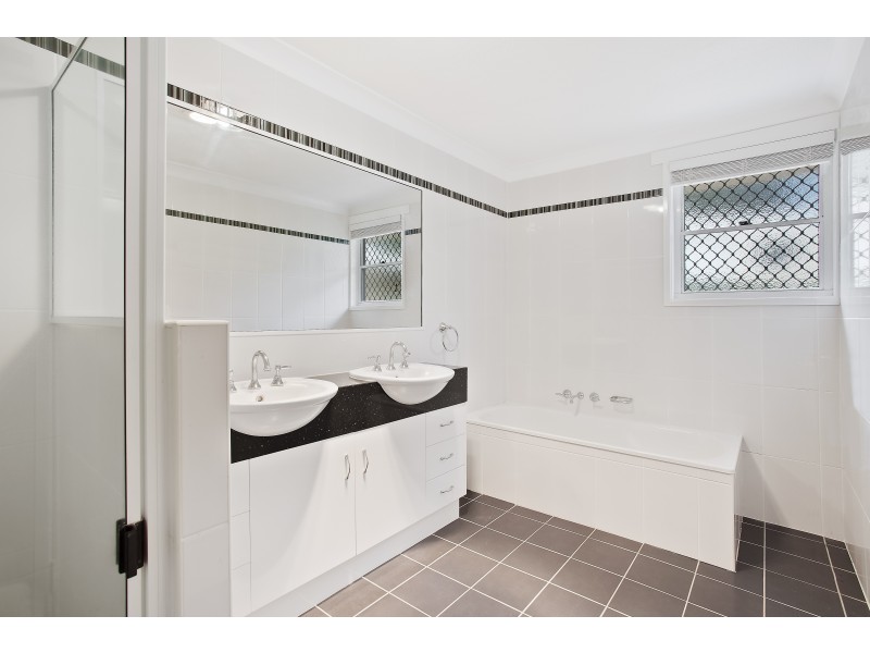 4 Spring Street, Middle Ridge QLD 4350