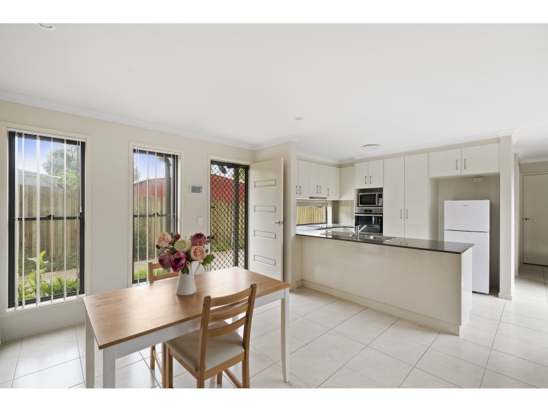 2/128a James Street, South Toowoomba QLD 4350