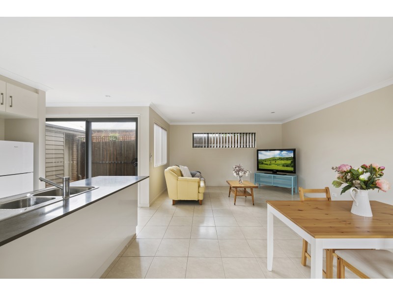 2/128a James Street, South Toowoomba QLD 4350