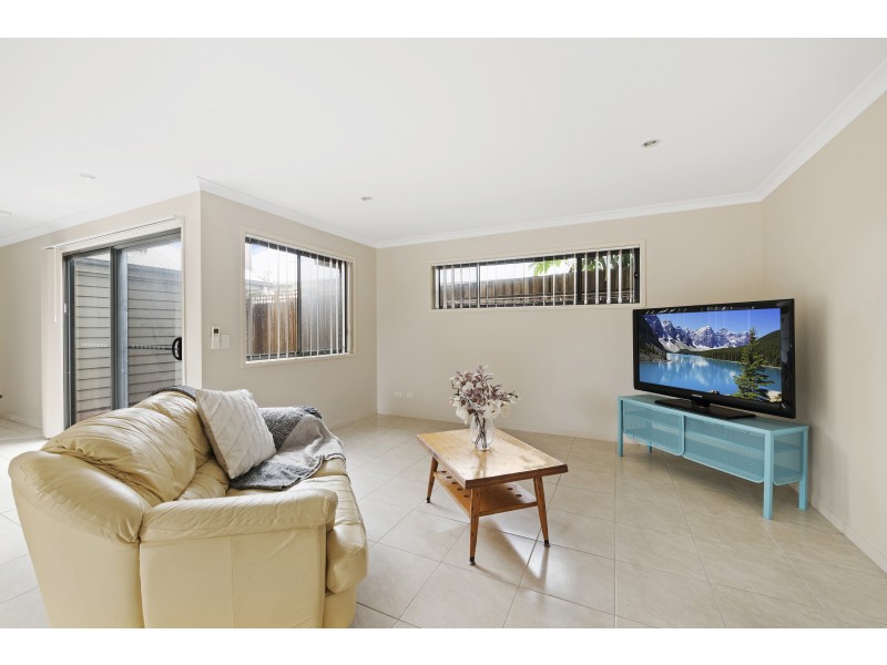 2/128a James Street, South Toowoomba QLD 4350