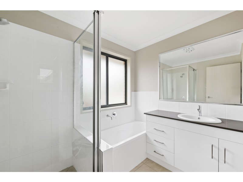 2/128a James Street, South Toowoomba QLD 4350