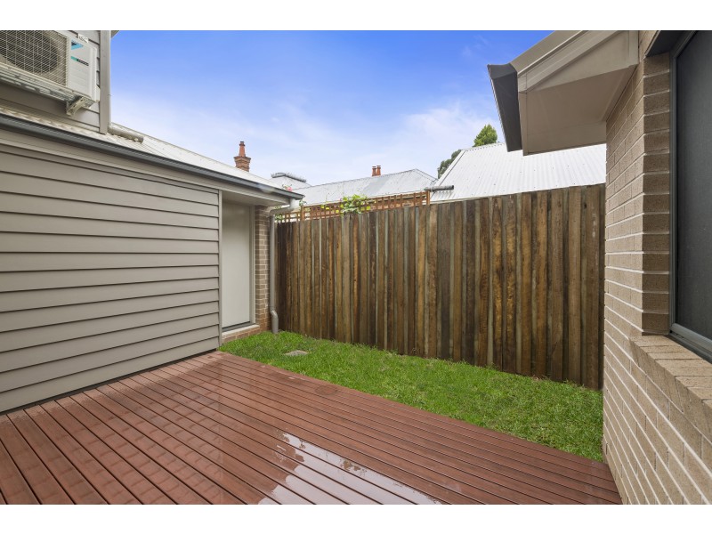 2/128a James Street, South Toowoomba QLD 4350