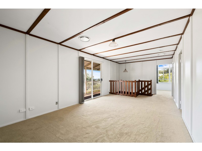 6 Mackenzie Street, Mount Lofty QLD 4350