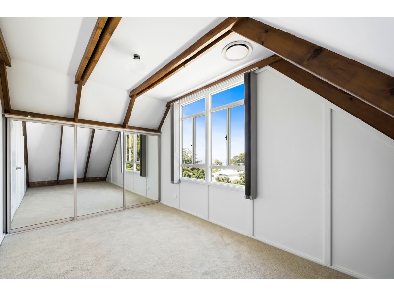 6 Mackenzie Street, Mount Lofty QLD 4350