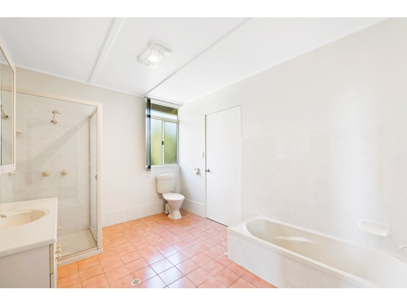 6 Mackenzie Street, Mount Lofty QLD 4350