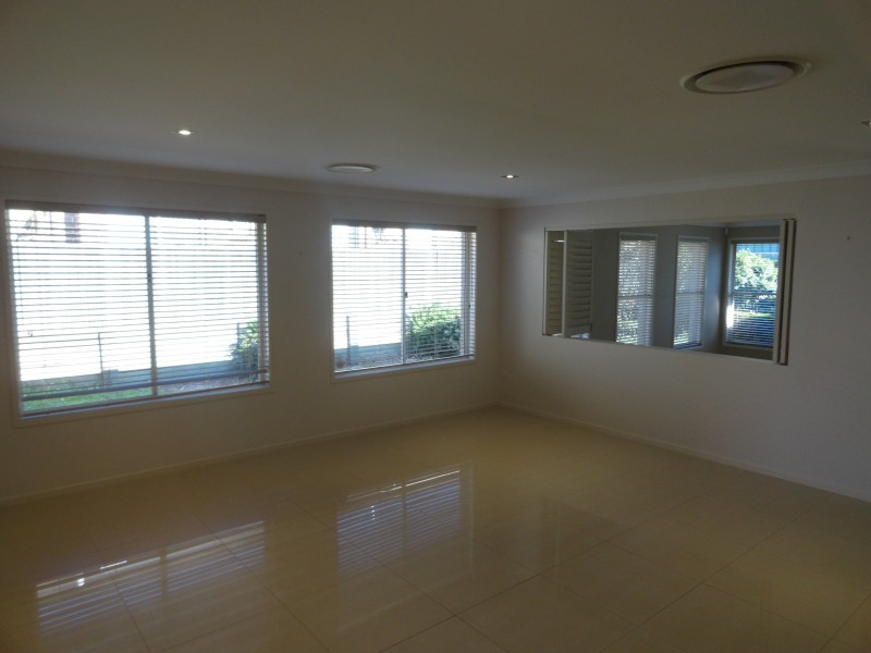 4 Saba Court, Middle Ridge QLD 4350