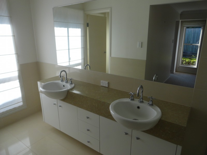 4 Saba Court, Middle Ridge QLD 4350