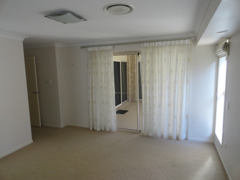 4 Saba Court, Middle Ridge QLD 4350