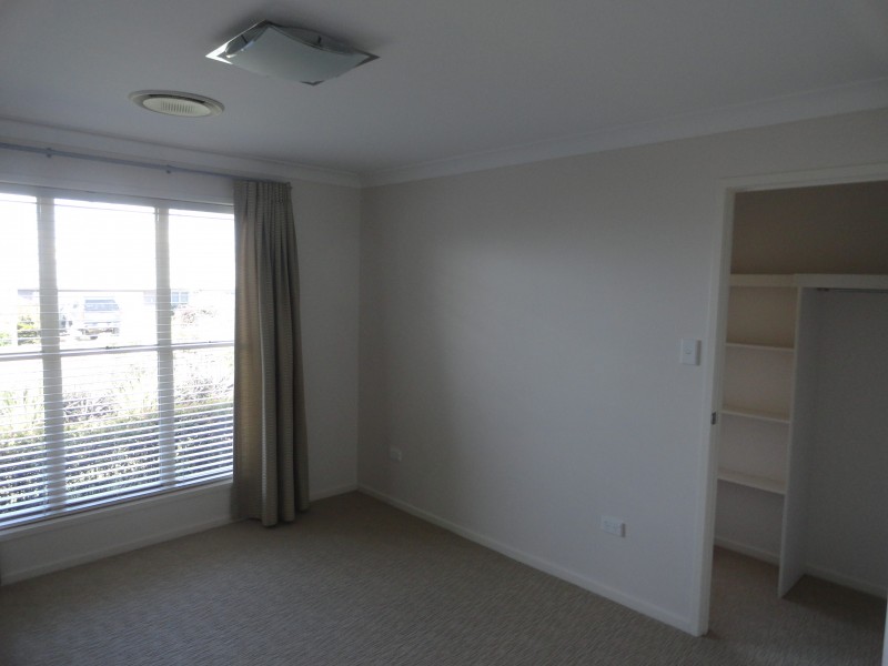 4 Saba Court, Middle Ridge QLD 4350
