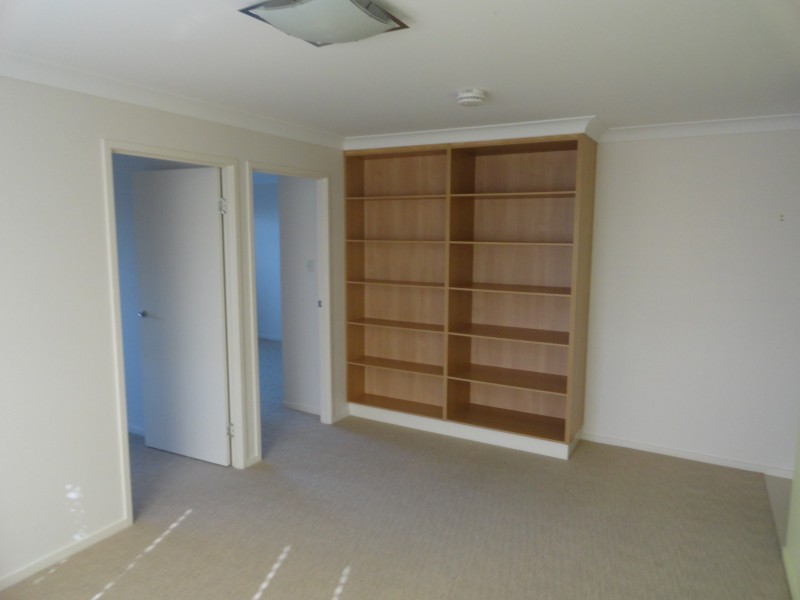 4 Saba Court, Middle Ridge QLD 4350