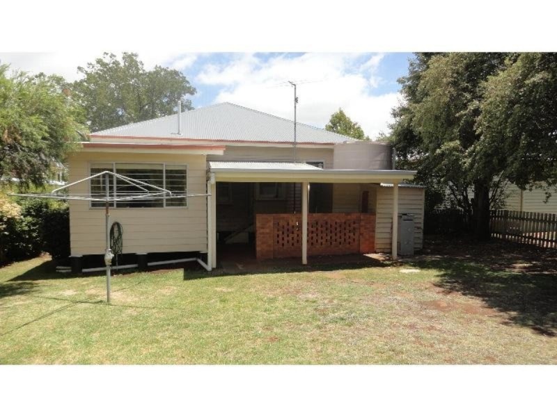 106 Hume Street, East Toowoomba QLD 4350