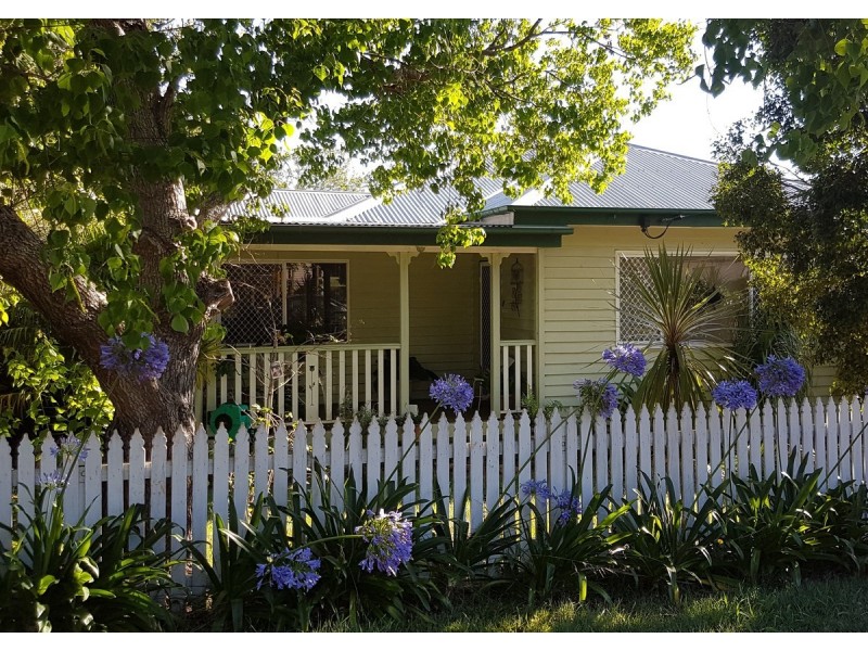 30 Geoffrey Street, Mount Lofty QLD 4350