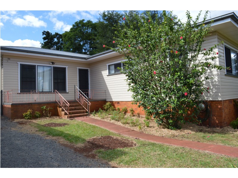 35A Rhyde Street, Mount Lofty QLD 4350