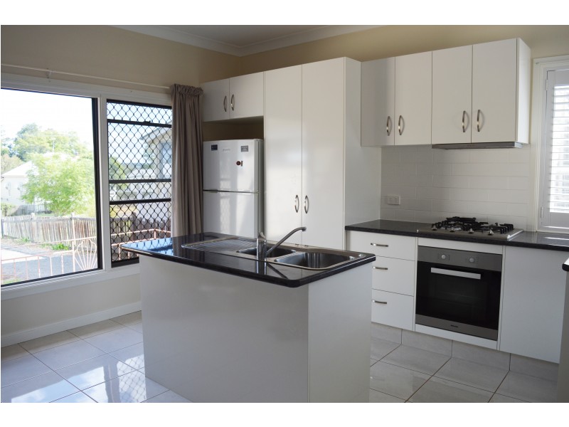 35A Rhyde Street, Mount Lofty QLD 4350