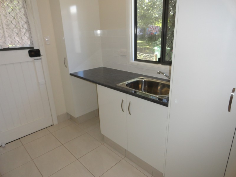 35A Rhyde Street, Mount Lofty QLD 4350
