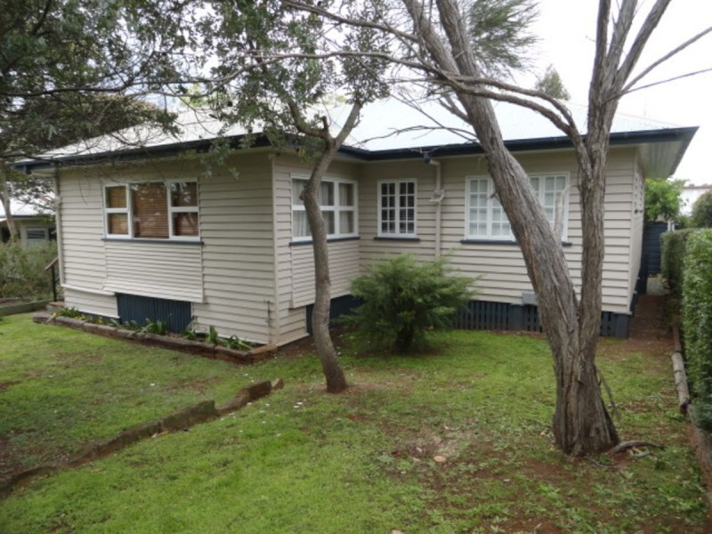 16 Ramsay Street, Centenary Heights QLD 4350