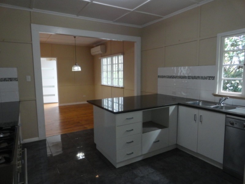 16 Ramsay Street, Centenary Heights QLD 4350