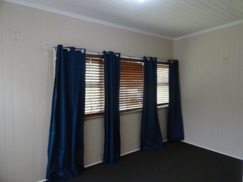 16 Ramsay Street, Centenary Heights QLD 4350